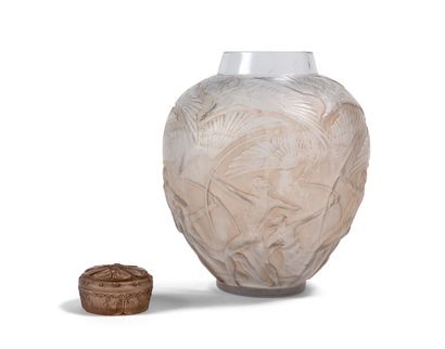 RENE LALIQUE (1860-1945)
Boîte quatre papillons,...