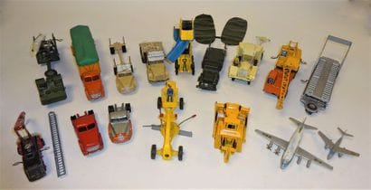 DINKY TOYS et divers

Lot de 15 pièces :


-...