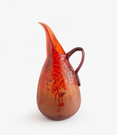 LE VERRE FRANÇAIS

Cruche en verre multicouche...