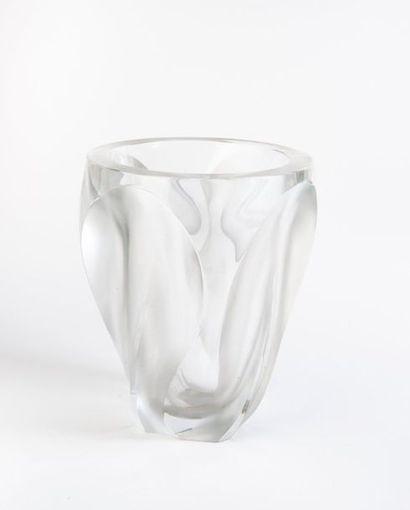 LALIQUE FRANCE


Vase circulaire à pans mouvementés...