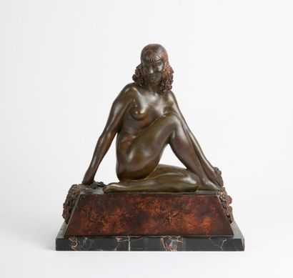 Raymonde GUERBE (1894-1995)


Femme nue assise...