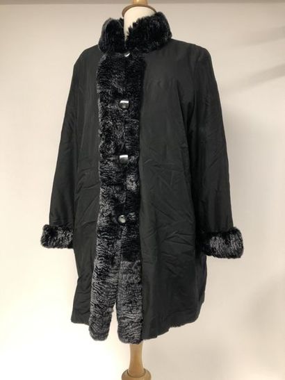 NOEWA

Manteau mi-long en toile noire façon...
