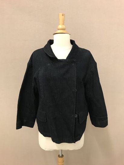 MARNI

Veste en jean brut fermée par quatre...