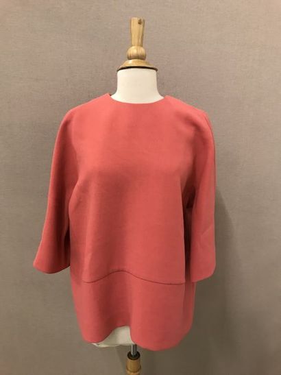MARNI

Haut rose bonbon en laine vierge.
Fermeture...