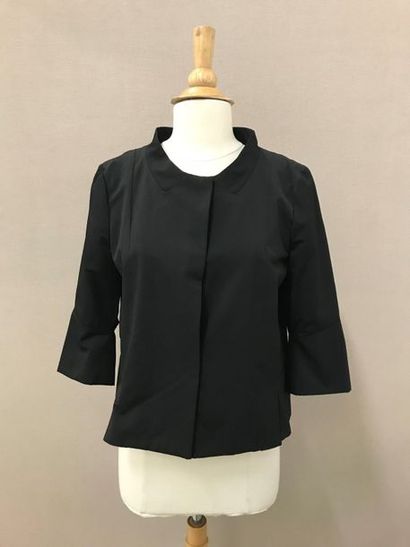 MARNI

Veste courte noire en toile imperméable.
Fermeture...