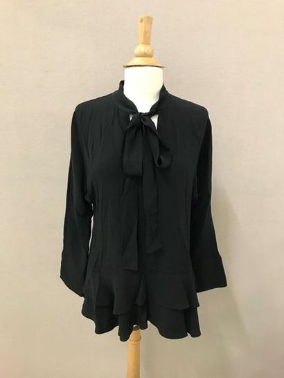 MARNI


Chemise noire volantée. 

Fermeture...