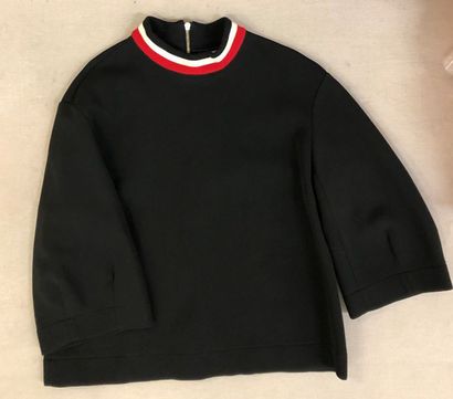 MARNI


Sweat en viscose noire, petit col...