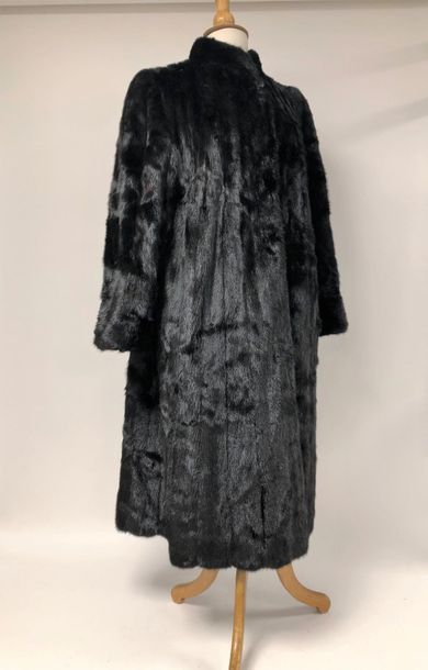 NOEWA


Manteau trois quarts en fourrure...