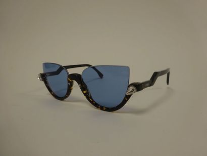 FENDI, Blink 
Paire de lunettes de soleil,...