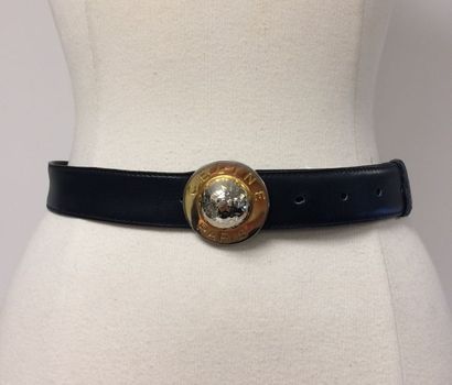 CELINE


Ceinture en cuir bleu noir. 

Boucle...