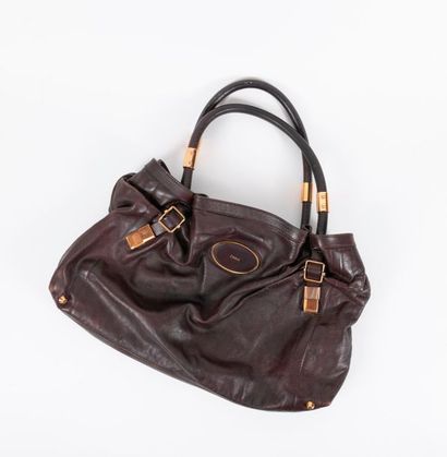 CHLOE, Ruban 


Sac en cuir aubergine. 

Deux...