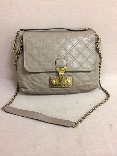 Marc JACOBS


Sac en cuir matelassé taupe....