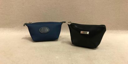 LONGCHAMP, PAQUETAGE 


Lot de deux porte-monnaies,...