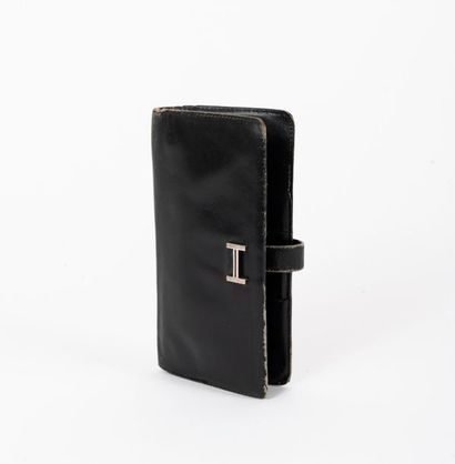 HERMES, Béarn 


Portefeuille en cuir noir....