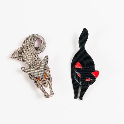 Léa STEIN


Deux broches en résine polychrome,...