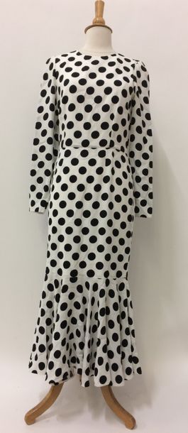 DOLCE & GABBANA


Longue robe blanche à pois...
