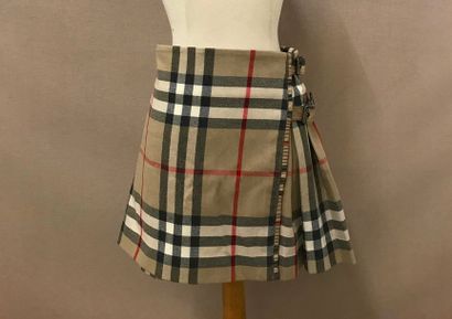 BURBERRY


Jupe plissée courte en laine à...