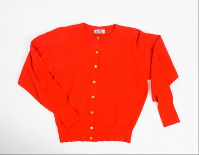 HERMES Paris


Gilet en cachemire rouge à...