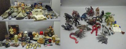 STAR WARS

Deux caisses :
Lot d'environ 49...