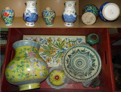 Mannette de céramiques diverses, dont :

-...