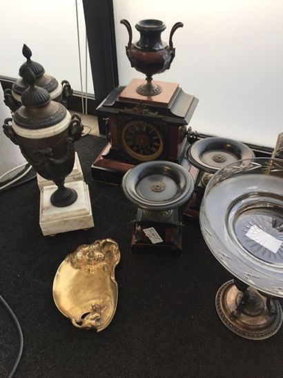Garniture de cheminée en plaquettes de marbre...