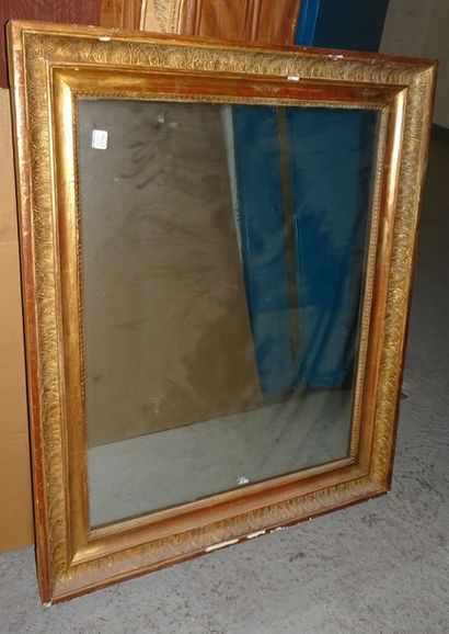 Miroir avec cadre en bois mouluré, stuqué...