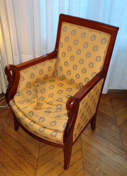 Bergère en acajou et placage d'acajou à dossier...