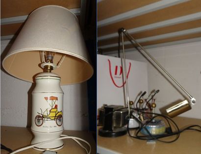 Mannette de lampes modernes, dont une ar...