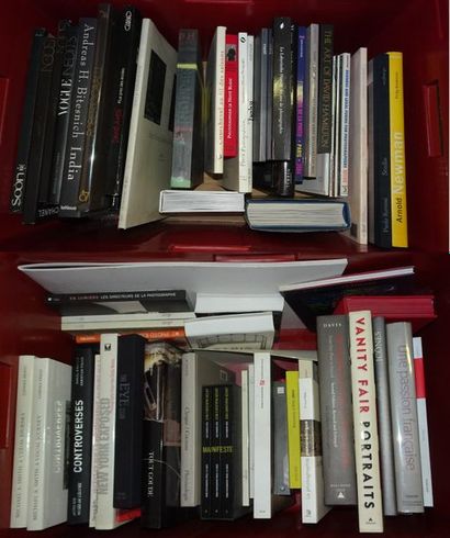Deux caisses de livres d'art sur la photographie...