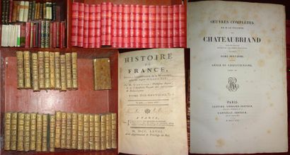 Trois mannettes de livres reliés, dont deux...