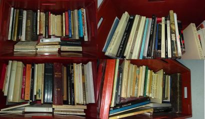 Quatre caisses de livres d'art, notamment...