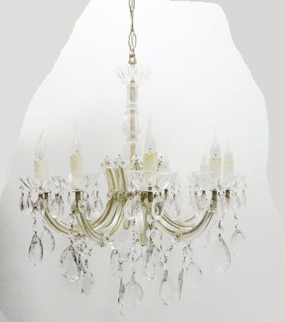 Lustre à dix bras de lumière

En verre incolore...
