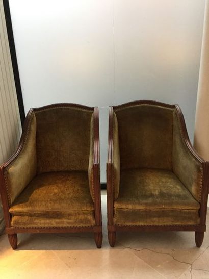 Suite de trois bergères 
En bois mouluré...