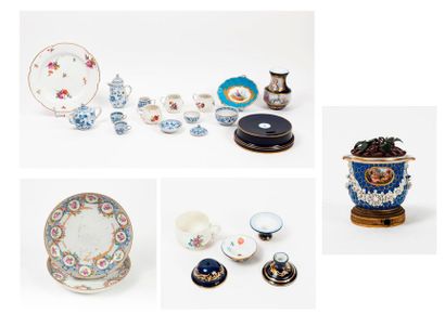 Ensemble de 23 pièces en porcelaine des XIXème...