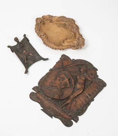 Jacques AMYOT.


Plaque en bronze avec médaillon...