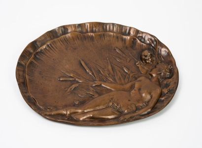 Plaque décorative ovale figurant une Vénus...