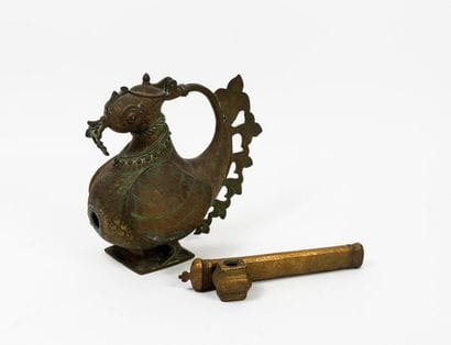 PERSE, XIXÈME SIÈCLE


Aquamanile en bronze...