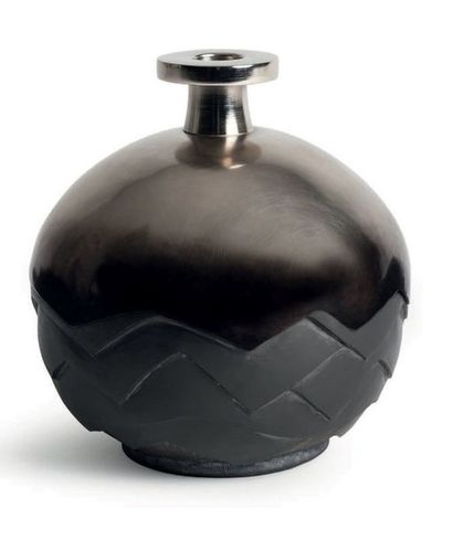 LT & W
Takumi.
Vase sphérique en grès à décor...