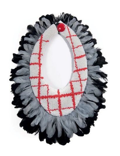DINEV Patricia (née en 1963)
Plastron ovale...