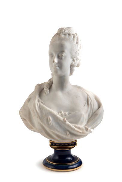 SÈVRES
Marie-Antoinette d'après Augustin...