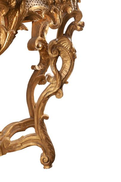 Table console Régence «aux dragons», en chêne...
