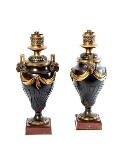 Paire de lampes à pétrole en forme de vases...