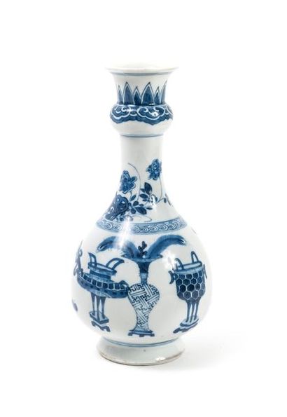CHINE - Époque KANGXI (1662-1722)
Vase bouteille...