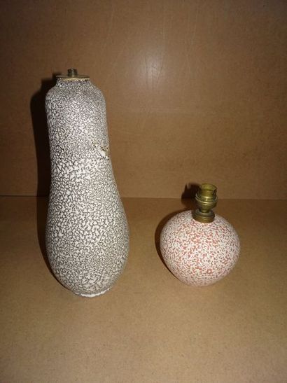 Deux pieds de lampes en céramique à émail...