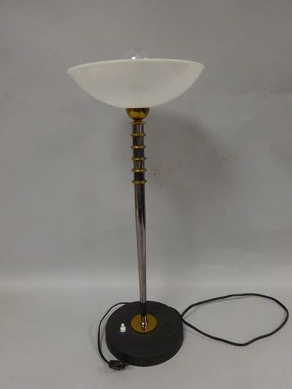Lampe de table en métal nickelé à six bagues...