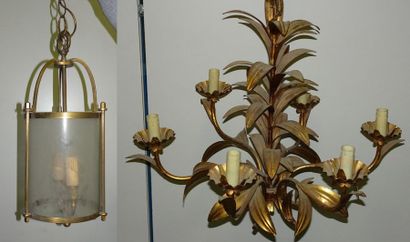 Deux suspensions :

- Lustre en métal doré...