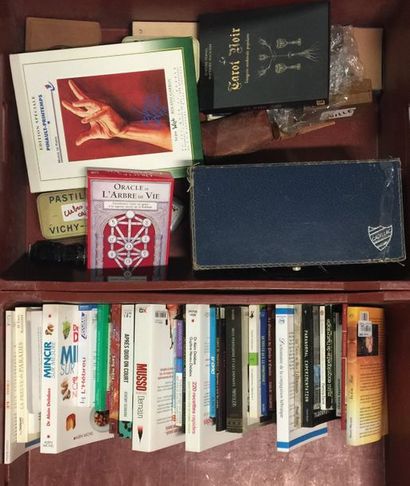 
2 mannettes de livres ou de jeux, certains...
