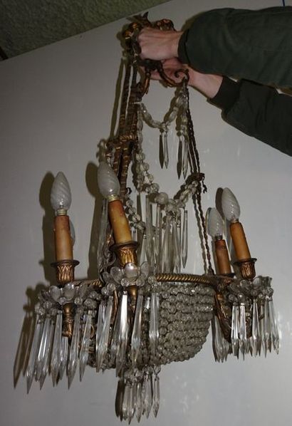 Lustre corbeille en bronze et pampilles de...