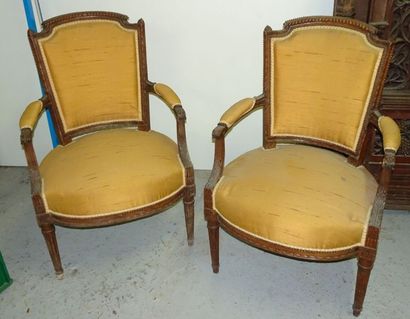 Paires de fauteuils en cabriolet, dossier...