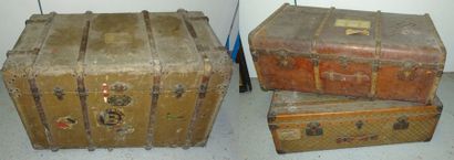 Une malle et deux valises anciennes.

Taches,...